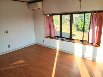 東松山市下唐子　中古戸建の洋室|２階洋室（東側）