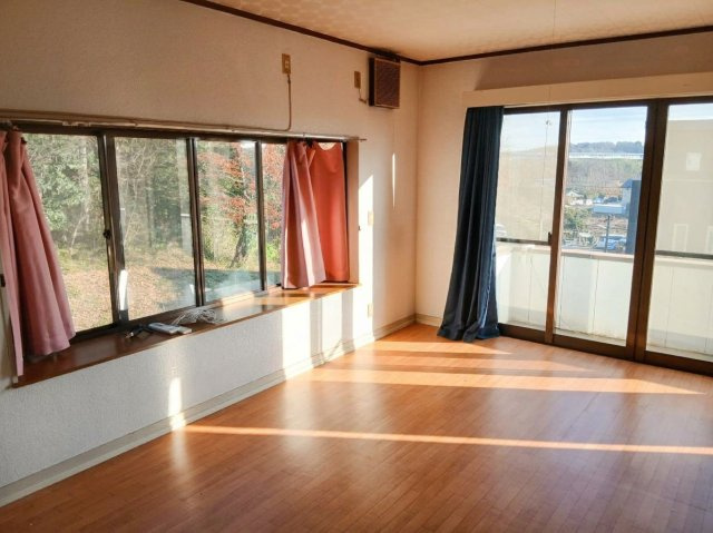 東松山市下唐子　中古戸建の洋室|２階洋室（東側）
