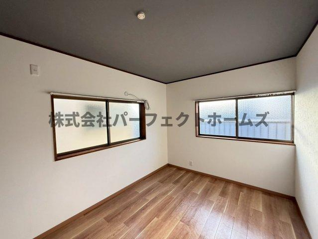 三井南町戸建　賃貸の洋室|落ち着いた色調の洋室です