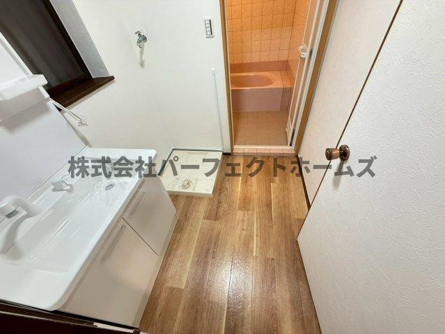 三井南町戸建　賃貸の洗面所|コンパクトで使いやすい洗面所