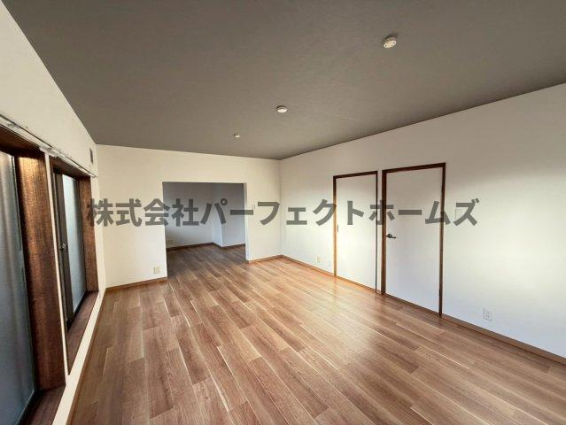 三井南町戸建　賃貸の居間・リビング|使いやすいリビングです