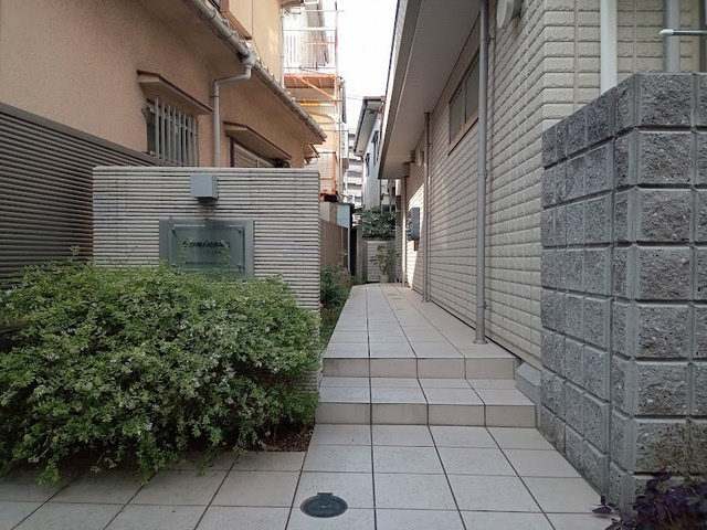 ルミナス　王子本町のエントランス