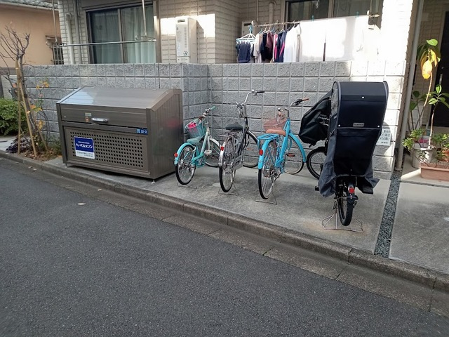 ルミナス　王子本町の駐車場