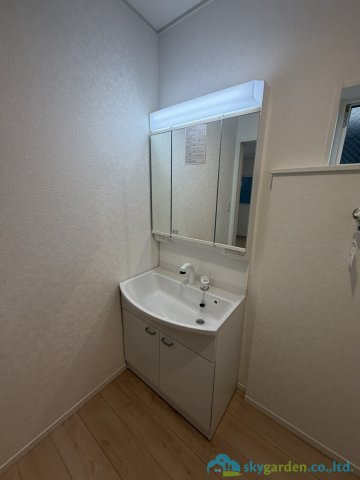 伊勢原市下落合第12　新築戸建　全2棟1号棟の独立洗面台