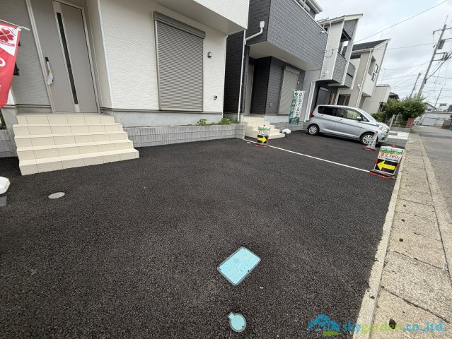伊勢原市下落合第12　新築戸建　全2棟1号棟の駐車場