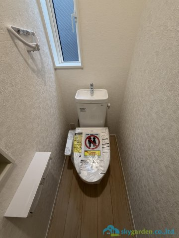 伊勢原市下落合第12　新築戸建　全2棟1号棟のトイレ