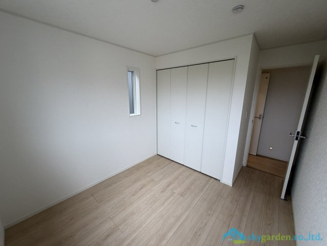 伊勢原市下落合第12　新築戸建　全2棟1号棟の洋室