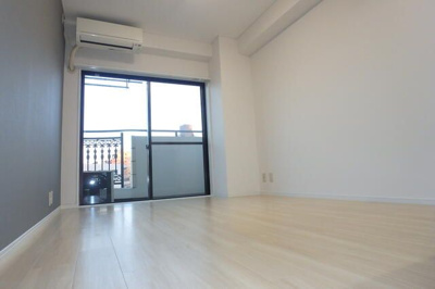 【居間・リビング】 | さかえビル | おしゃれな居間です