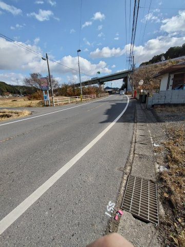 ６３８５０　山県市西深瀬土地の前面道路含む現地写真