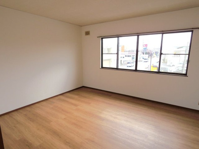 【洋室】 | 昭和町ＢＡＳＥ | ２階　１０帖続き間