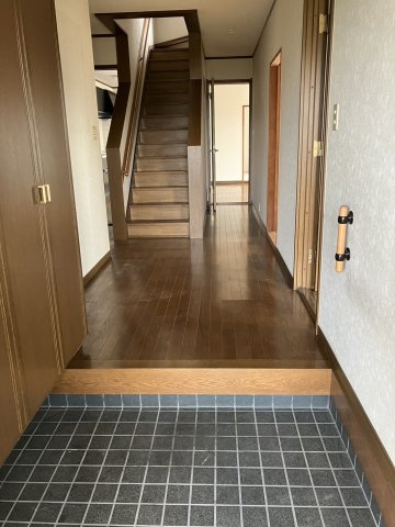 みどり市笠懸町鹿中古戸建の玄関