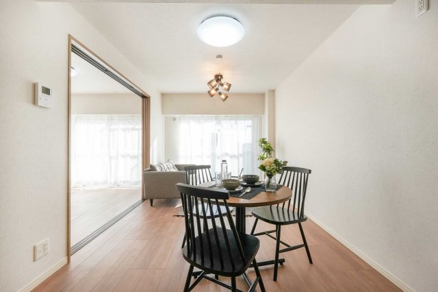 市川大野パーク・ホームズの居間・リビング|〈施工例〉リビングダイニング