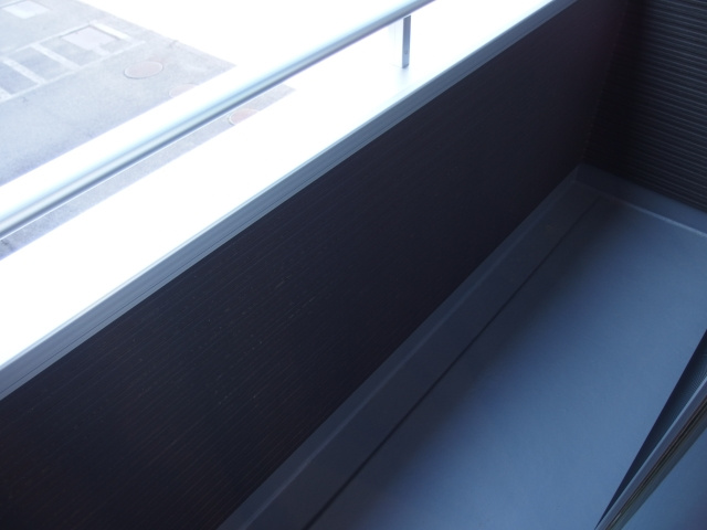 ガレージハウスのバルコニー