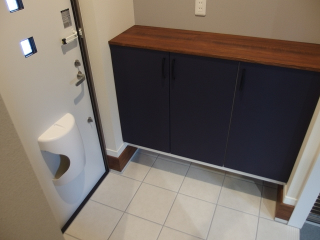 ガレージハウスの玄関