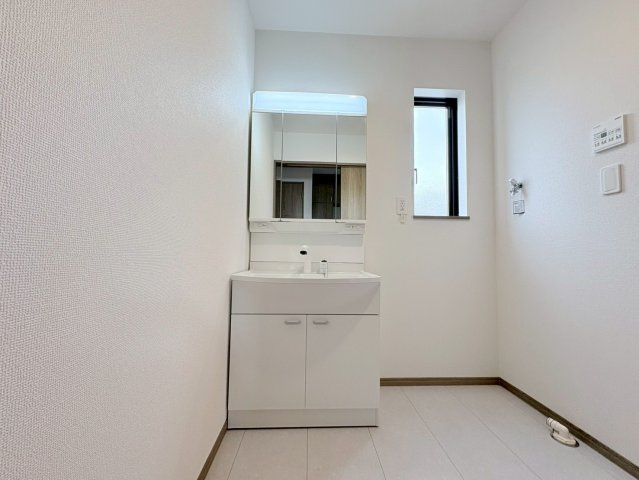 ハートフルタウン　江南市飛高町栄　全2区画分譲の浴室|明るく清潔なバスルームで、保温浴槽を使用しており４時間たっても湯温低下は約2.5度の省エネ仕様です。