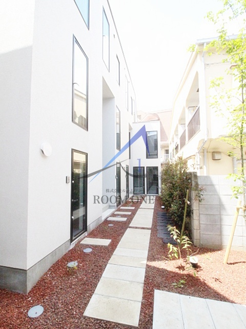 カラスヤマテラスＮのエントランス|エントランスです。