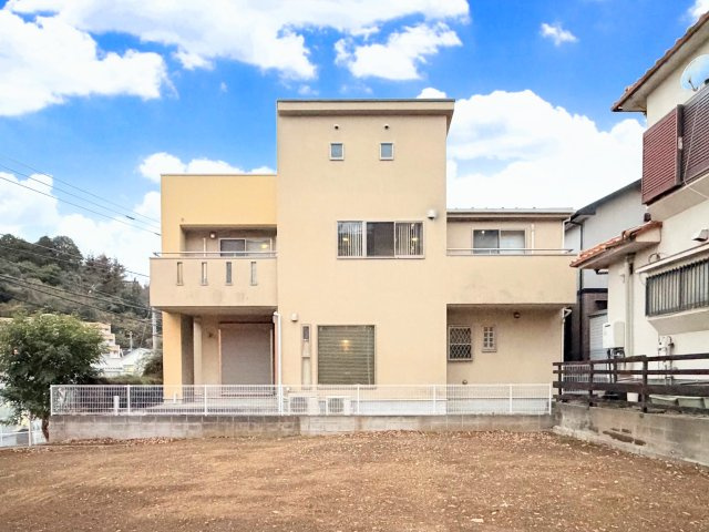 【外観】 | ◇◆青葉区桂台2丁目中古戸建◆◇ | ◆堂々たる趣ながら、主張し過ぎずどこか余裕を感じさせるシャープなフォルムで佇む邸宅は、晴天の空と照らし合わせる事で、本来あるべき完成形の姿を見せてくれます。