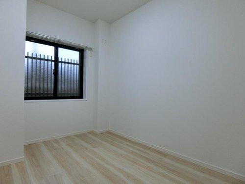 ベルシュ青山新町の洋室