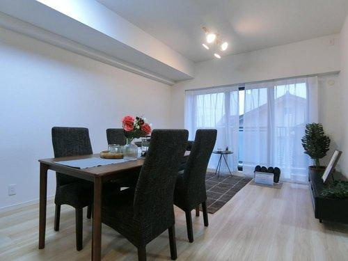 ベルシュ青山新町の居間・リビング