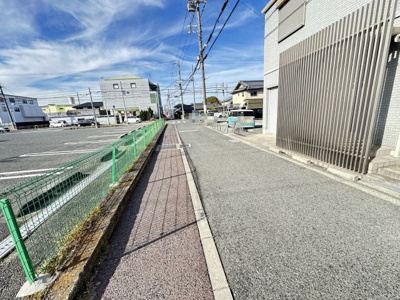 【前面道路含む現地写真】 | 和泉市小田町2丁目戸建 | 前面道路