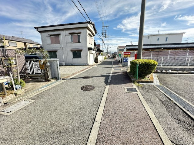 【前面道路含む現地写真】 | 和泉市小田町2丁目戸建 | 前面道路