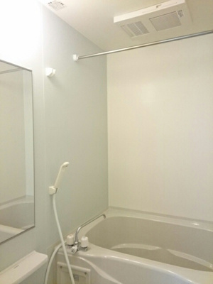 【浴室】 | サンパティーク | 清潔感のあるお風呂です♪