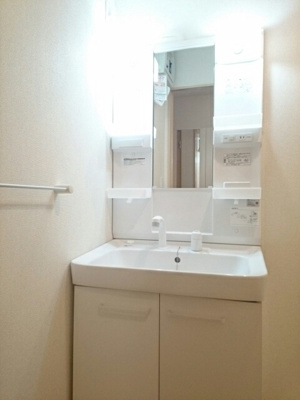 【洗面所】 | サンパティーク | 明るい洗面所です