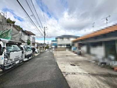 【前面道路含む現地写真】 | 今熊２丁目　新築一戸建 | 駐車２台可能♪愛車の置き場所に困らないですね♪