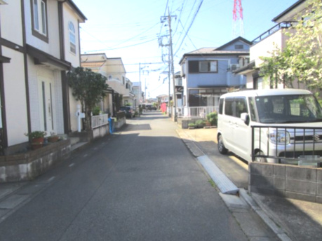 北本市中丸７丁目　中古住宅の前面道路含む現地写真