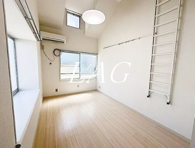 【居間・リビング】 | スカイピアお花茶屋 | 洋室のお部屋です。