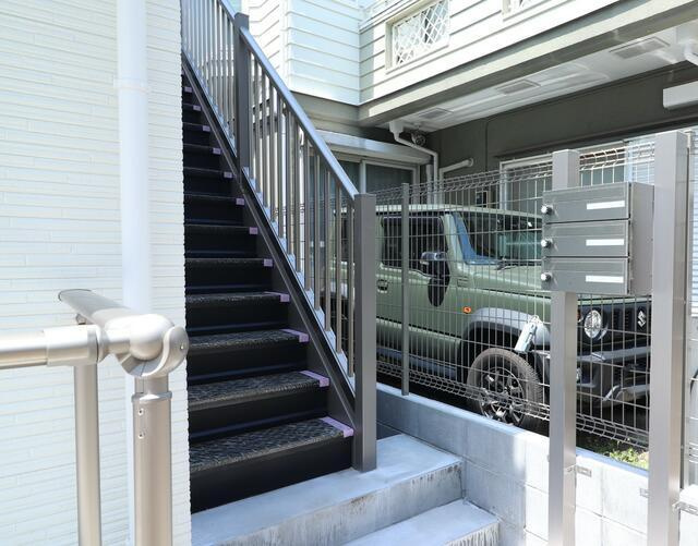 豊島区千川２丁目のアパートのエントランス