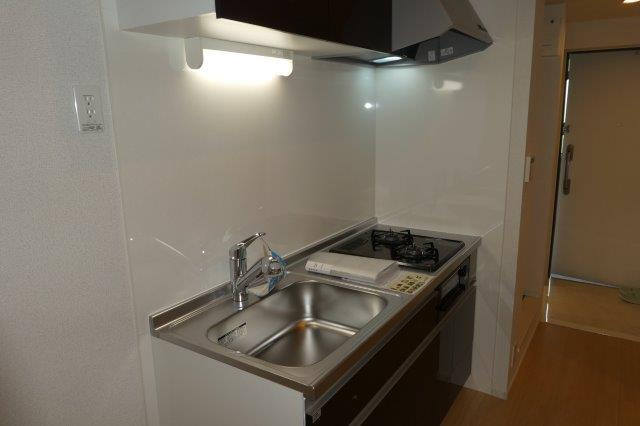 SUN16浜町のキッチン|２口ガスコンロ付きシステムキッチン