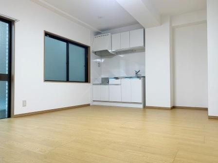 新井ビル（白山5丁目）の居間・リビング