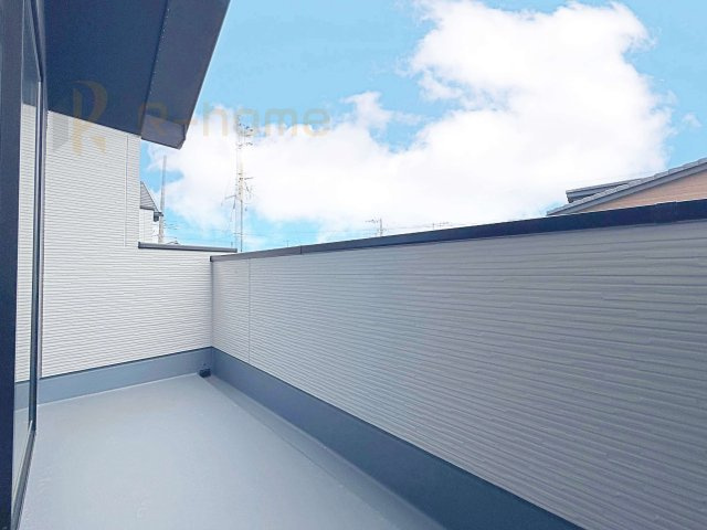 流山市こうのす台4期　新築戸建て　1号棟のバルコニー|お布団やラグなどの大きな物も干しやすい広々としたバルコニー！