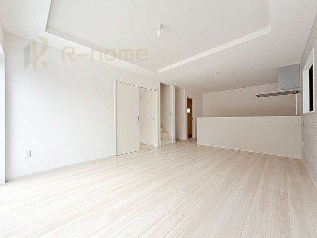 流山市こうのす台4期　新築戸建て　1号棟の外観|広くて明るいＬＤＫ♪ ゆったりくつろげるリビングスペースで、ご家族皆様の笑顔が溢れます。