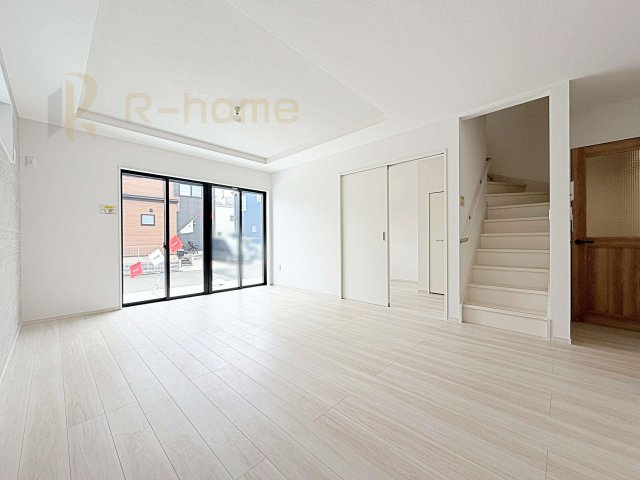 流山市こうのす台4期　新築戸建て　1号棟の居間・リビング|広々としたLDK♪自然と家族が集まるリビング階段プラン♪