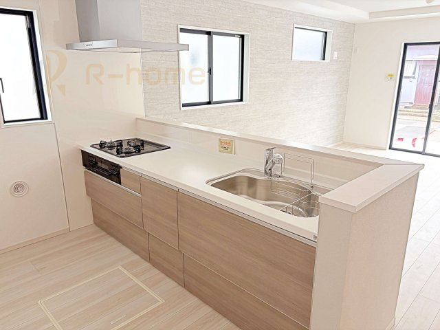 流山市こうのす台4期　新築戸建て　1号棟のキッチン|料理をしながら家族とコミュニケーションが取れる対面式システムキッチン。