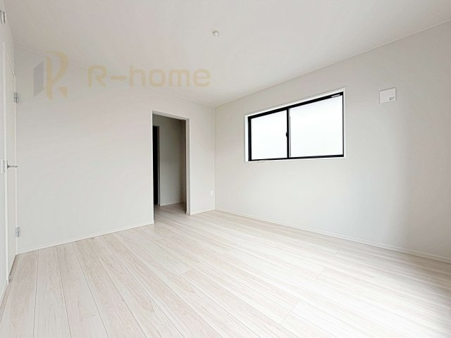 流山市こうのす台4期　新築戸建て　1号棟の洋室|収納便利なウォークインクローゼット付きの洋室♪
明るく風通しの良いお部屋です♪
