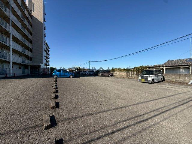 イーストウッドの駐車場