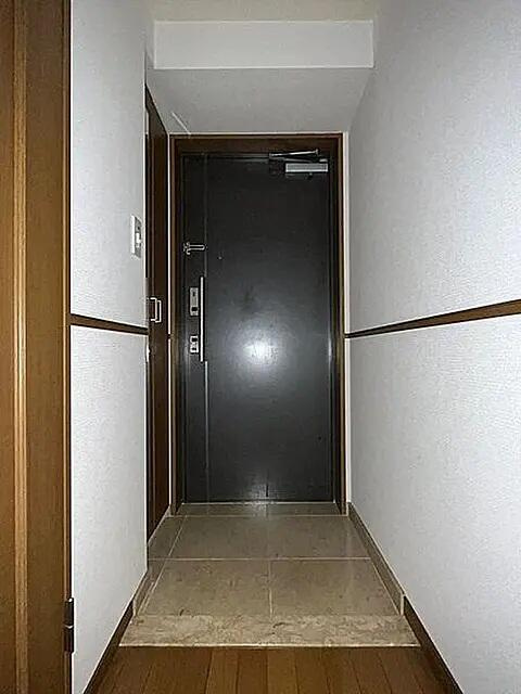 大阪市中央区大手通１丁目の賃貸マンションの玄関