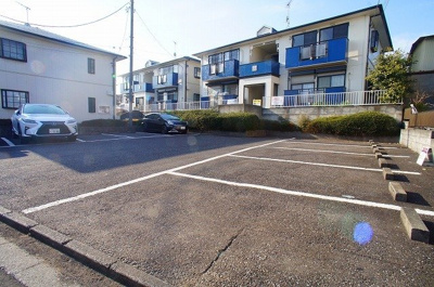 【駐車場】 | 農住メゾン・プレミールＢ | 車をお持ちの方に嬉しい駐車場付きの物件です