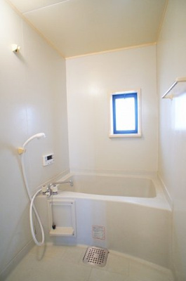【浴室】 | 農住メゾン・プレミールＢ | ゆったり過ごせるお風呂です
