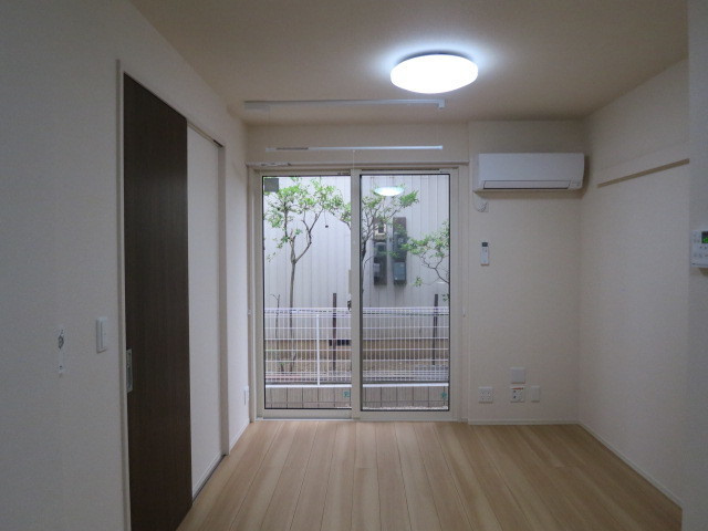 シャンツェ未来の洋室