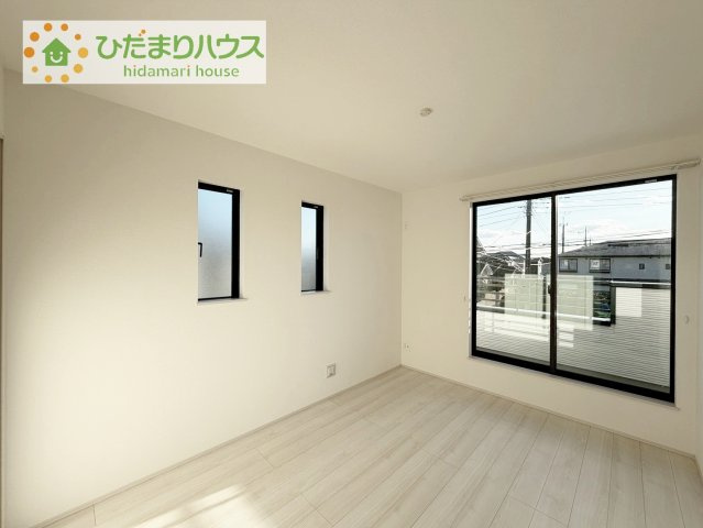 【洋室】 | 土浦市右籾2448番　新築戸建　C号棟 | バルコニーに面している居室なので、自然と光が差し込みます♪