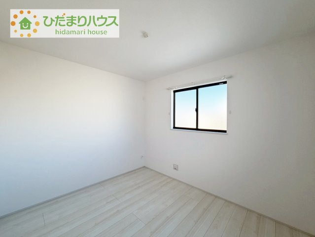 【洋室】 | 土浦市右籾2448番　新築戸建　C号棟 | 窓が多く、明るい空間を演出してくれます(*^^*)