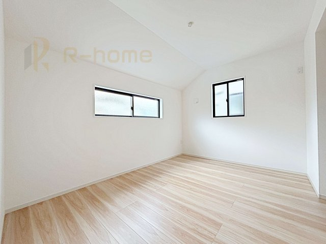 流山市こうのす台4期　新築戸建て　2号棟の洋室|2面窓の風通しの良い洋室です♪差し込む暖かな陽当たりで、室内がくつろげる空間に早変わりです♪