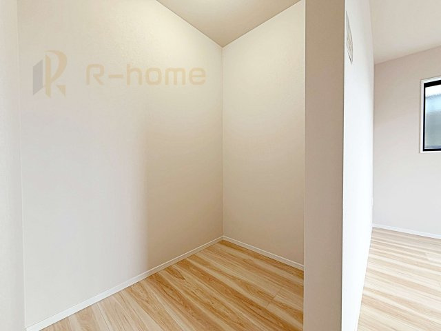 流山市こうのす台4期　新築戸建て　2号棟の収納|人気のウォークインクローゼット！アウター類はもちろん、季節ものや寝具も収納できます！