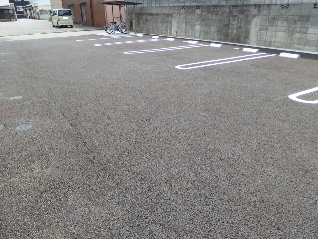パークハウス栄の駐車場