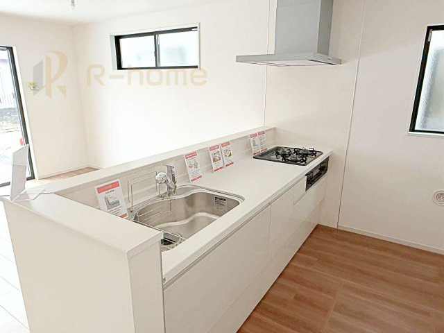 流山市こうのす台4期　新築戸建て　3号棟のキッチン|料理をしながら家族とコミュニケーションが取れる対面式システムキッチン。