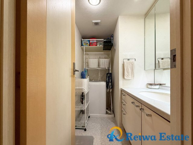 フォルスコート茅ヶ崎ラチエン通りの独立洗面台